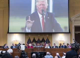 Trump ignoró la verdad y prefirió escuchar a un Giulani ebrio, según testigos