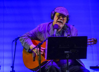 Silvio Rodríguez conquista Zócalo de México, pese a lluvia