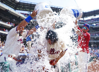 Jonrón de Stubbs en el 9no da triunfo a Filis ante Marlins