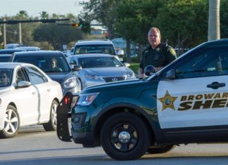 Arrestan a menor en Florida por amenazar de muerte a 17 alumnos de su clase