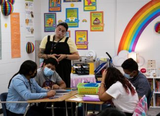 Aún en riesgo fallo que garantizó educación de niños indocumentados en 1982