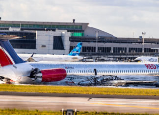 Avión procedente de dominicana se incendia después de aterrizar