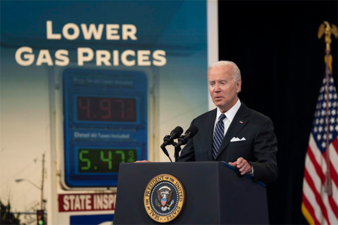 Biden-carga-contra-las-petroleras-y-pide-que-bajen-los-precios-de-la-gasolina