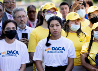 Ahora los “Dreamers” pueden inscribirse en planes de salud de DACA. Pero una demanda podría acabar con el sueño Dreamers