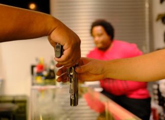 Cámara Baja de EEUU vota a favor de confiscar armas a personas peligrosas