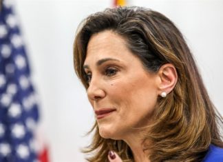 Demócrata de origen colombiano busca derrotar a cubana en el Congreso de EEUU