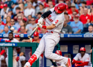 Doble de Hoskins en la 9na lleva a Filis al triunfo