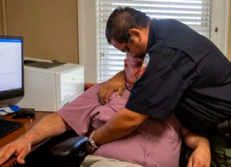 Funcionario que identificó los cuerpos en Uvalde dice que lo que vio lo perseguirá para siempre