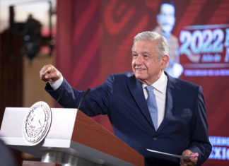 La OMS premia al presidente de México por su lucha contra el tabaco