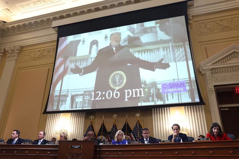 La toma al Capitolio fue el culmen del intento de golpe de Trump, dice comité