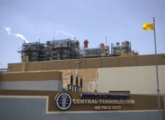 Puerto Rico duda de su sistema eléctrico ante la llegada de los huracanes