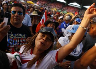 Puerto Rico vuelve a bailar salsa en su día nacional tras parón pandémico