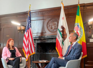 El alcalde de Los Ángeles califica su ciudad como «la capital norteña de Latinoamérica»