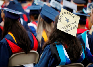 Hijos de inmigrantes sobresalen más que nacidos en EE. UU.