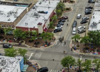 Las autoridades identifican al autor de tiroteo de Illinois como Robert Crimo