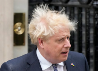 Reacciones al anuncio de Johnson: renuncia luce insuficiente