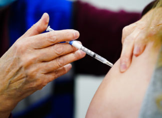 Ampliarán la administración de la vacuna contra la viruela del mono