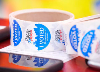 Demócratas, republicanos invierten para obtener voto hispano