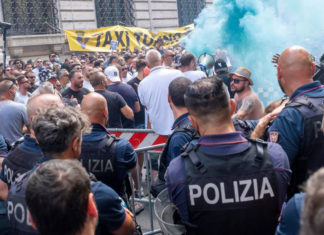 Italia: Taxistas protestan contra mayor competencia