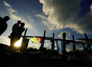 México envía a EEUU avión a buscar a migrantes muertos