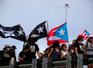 Miles de puertorriqueños protestan contra alzas en factura de luz y apagones