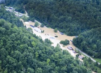 Sube a 26 la cifra de muertos por las inundaciones en Kentucky