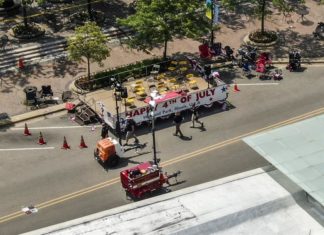 Suben a 7 los muertos por el tiroteo en un desfile del 4 de julio en EEUU