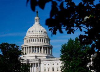 Demócratas del Senado de EEUU aprueban legislación climática e impositiva