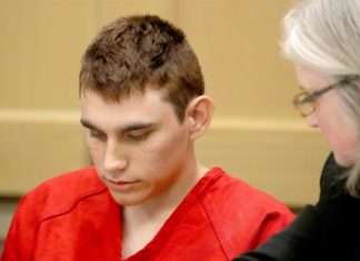 La hermana del autor de la matanza de Parkland en Florida quiere testificar