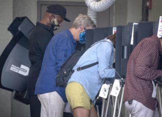 Los candidatos de Trump se imponen en las primarias republicanas en EE.UU.