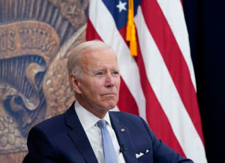 Médico: Regresan síntomas de Biden por rebrote de COVID-19