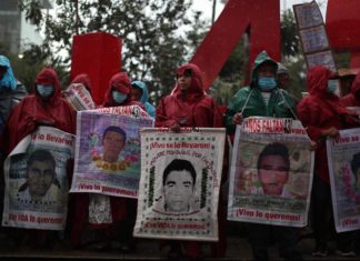 Padres de estudiantes de Ayotzinapa continuarán su búsqueda con vida