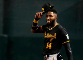 Piratas: Castro, suspendido un juego por portar teléfono