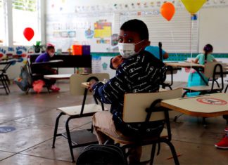 Recibe 215 millones de dólares de EE. UU. para las escuelas públicas