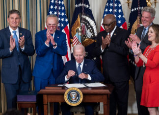 Unos 700.000 latinos accederán a una prima sanitaria con la nueva ley