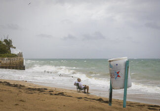 El huracán Fiona toca tierra en Puerto Rico tras causar un apagón en toda la isla