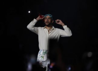 Bad Bunny y 80 comensales caen de sorpresa en restaurante boricua de EEUU