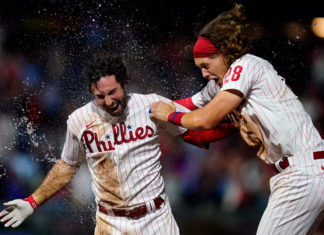 Con hit de Vierling en la 10ma, Filis vencen a Azulejos