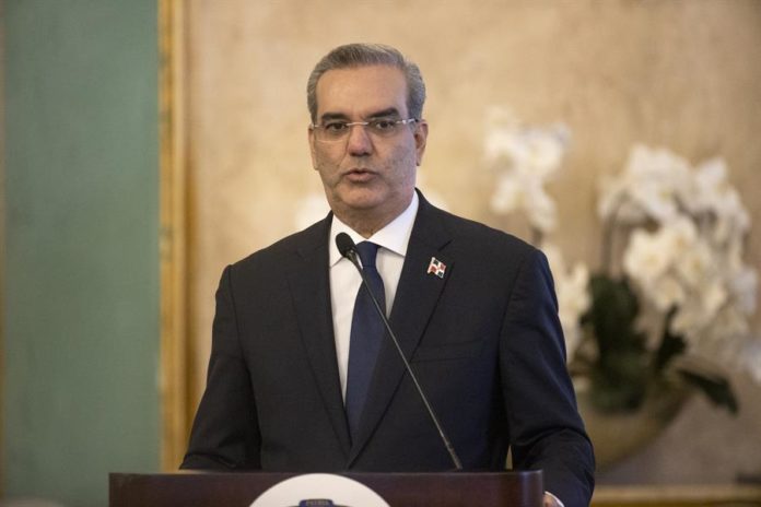 El presidente dominicano viaja a Washington para reunirse con Kamala Harris