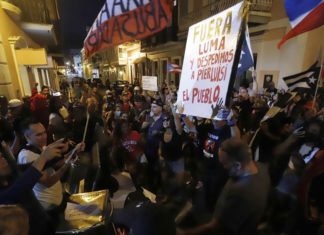 Electrodomésticos dañados para protestar contra los apagones en Puerto Rico