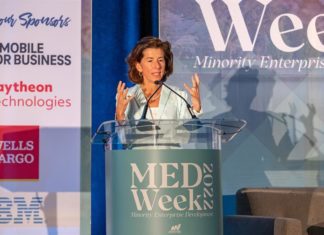 Secretaria de Comercio dice que hay «mucho dinero» para contratos con latinos