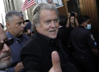 Ultraderechista Bannon acusado de lavado de dinero en caso de muro con Mexico