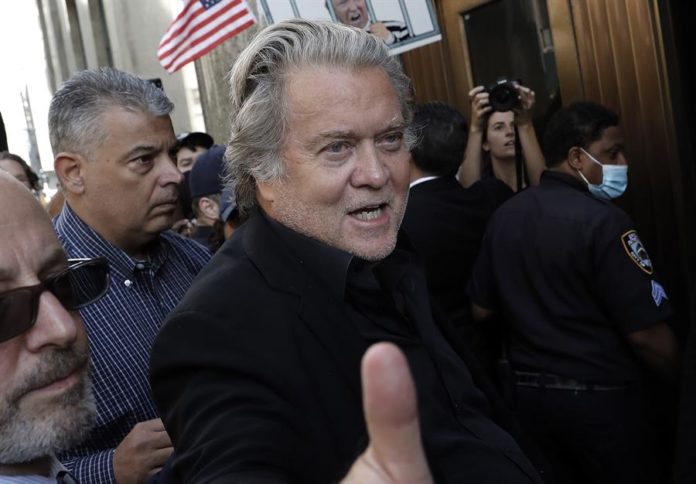 Ultraderechista Bannon acusado de lavado de dinero en caso de muro con Mexico
