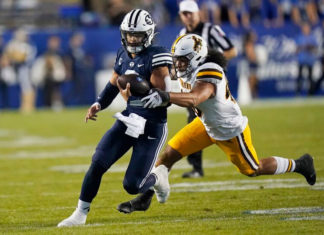 Warner throws 2 TDs, Jordan pick-6 key Temple win over UMass