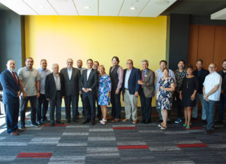 Shapiro se reúne con líderes religiosos latinos en Esperanza