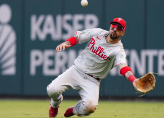 Filis resisten en el 9no, vencen 7-6 a Bravos