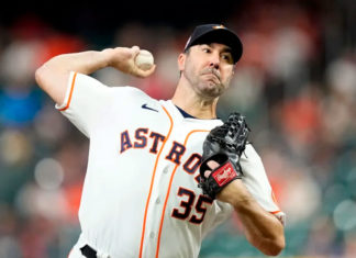 Astros se quedan cerca del sin hit; vapulean a Filis