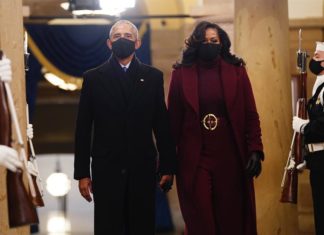 Barack y Michelle Obama votan por anticipado y llaman a la participación