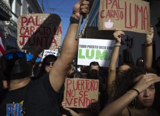 Cientos de puertorriqueños protestan de nuevo contra la compañía eléctrica