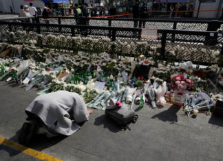 Critican a la policía de Seúl por mortal estampida